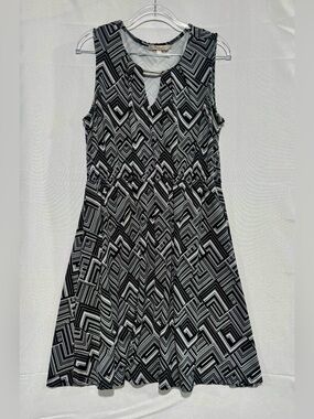 Sleeveless Black & White Geometric Midi Dress